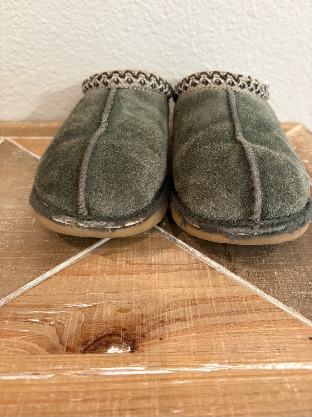 UGG Tasman Kids Olive Green Suede Slip-On Slippers Size Big Kid 3 - Picture 6 of 7